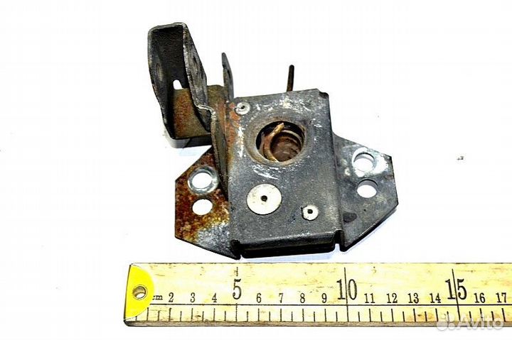 Замок решетки радиатора, правый iveco Stralis (01