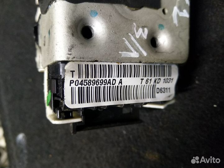 Замок задней боковой двери Grand Cherokee WK2