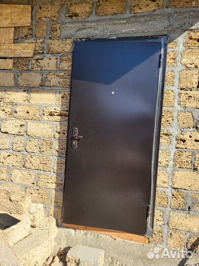 Дверь входная уличная бу