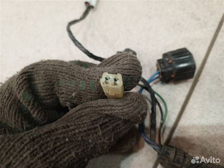 Проводка двери багажника Mitsubishi Pajero iO 199