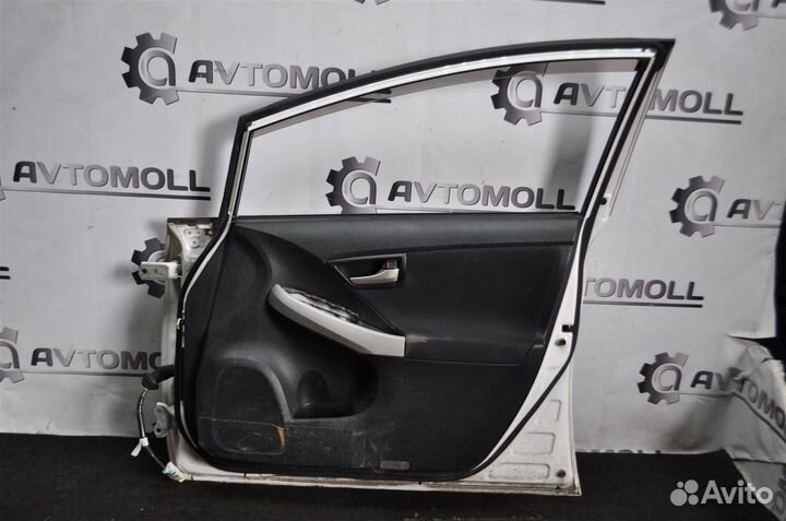 Дверь передняя правая toyota prius ZVW30