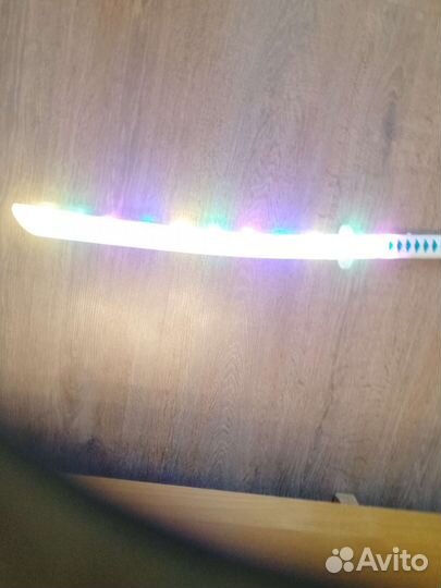 Светящийся меч танто