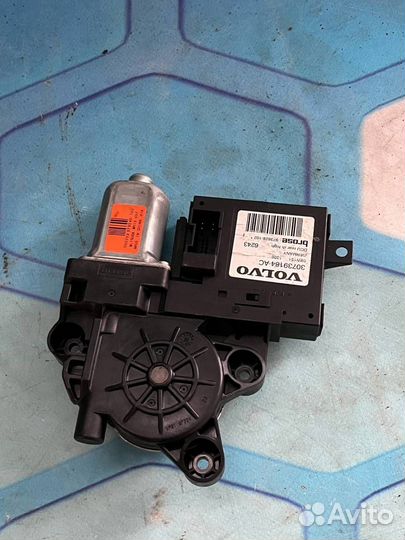 Моторчик стеклоподъемника задний правый 30739184