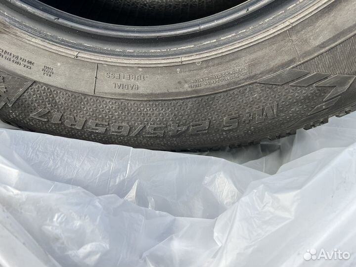 Goodyear UltraGrip 500 245/65 R17