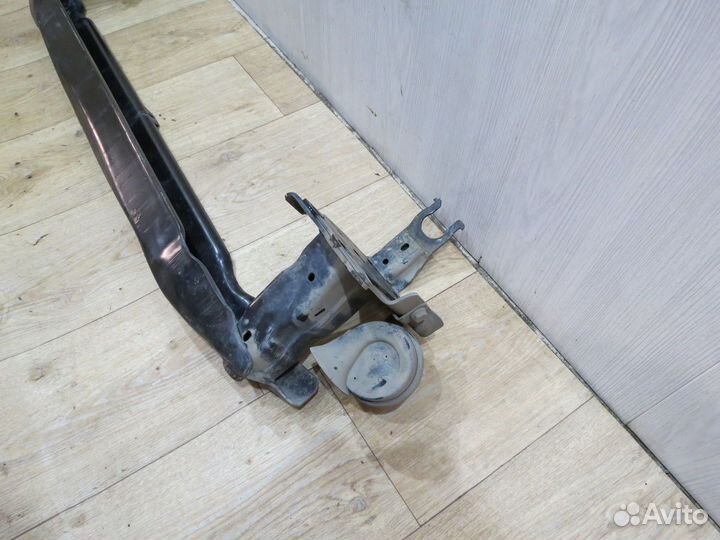 Усилитель переднего бампера Porsche Cayenne 957