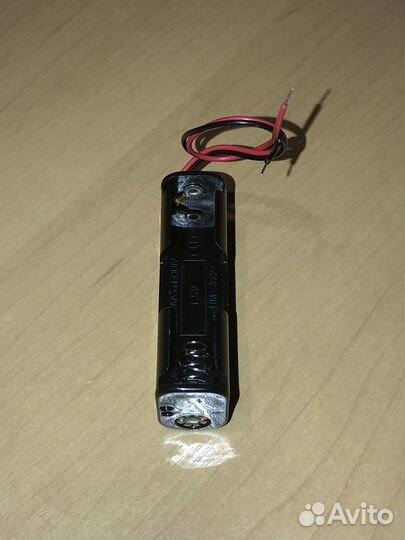 Держатель для батарей, батарейный отсек, контейнер