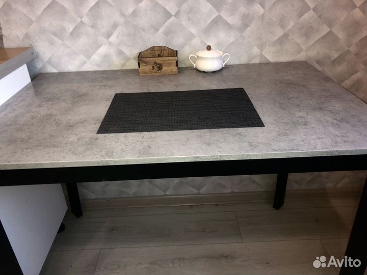 Кухонный стол