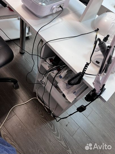 Складной маникюрный стол