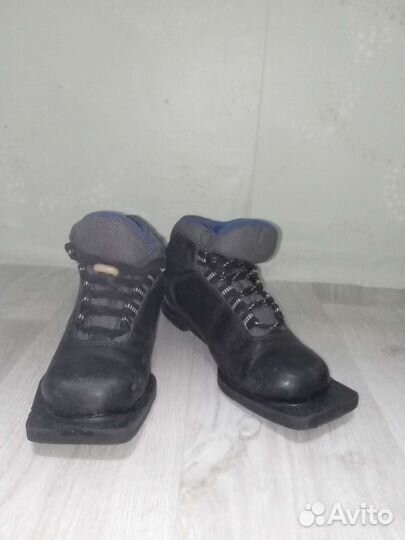 Лыжные ботинки