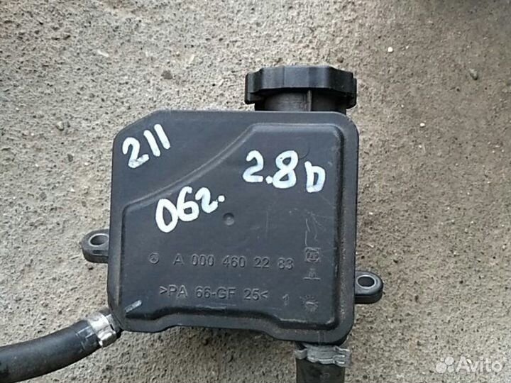 Бачок гура Mercedes W211 om642