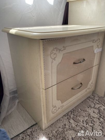 Тумба прикроватная