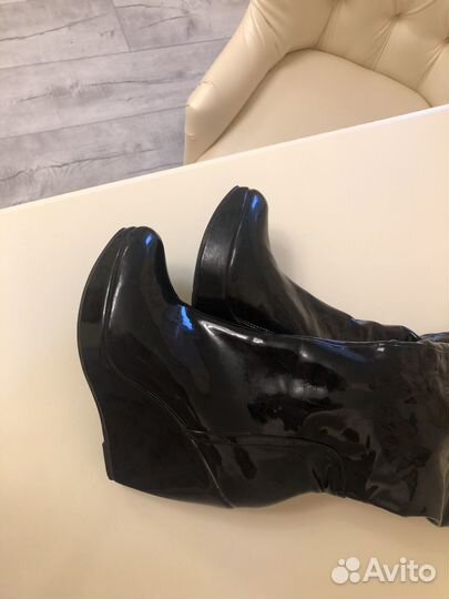 Сапоги лаковые