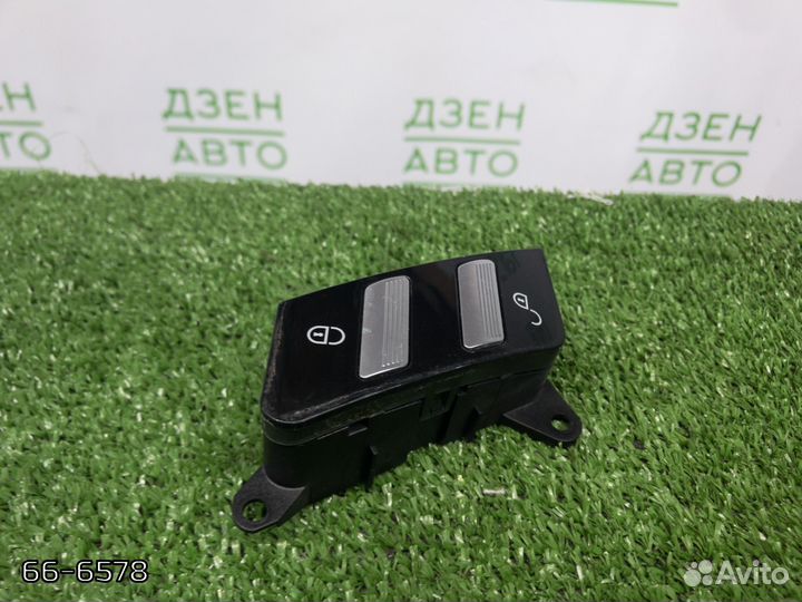 Кнопка центрального замка Mercedes S500/550 W221