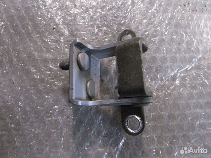 Петля двери багажника Ssang Yong Actyon New/Korand