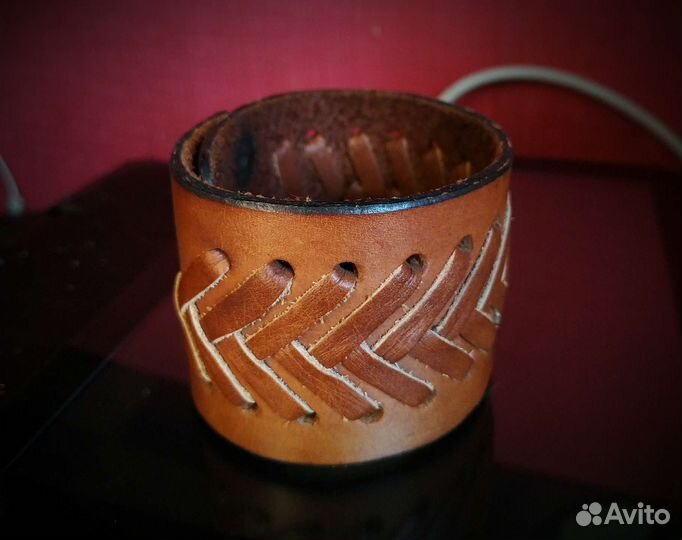 Напульсник кожаный ручной работы