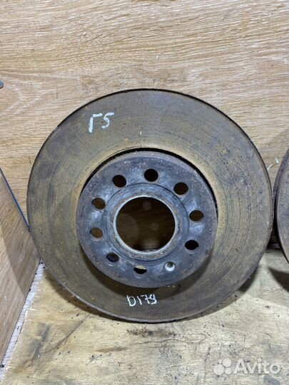 Комплект передних тормозных дисков VW Golf 5 D179