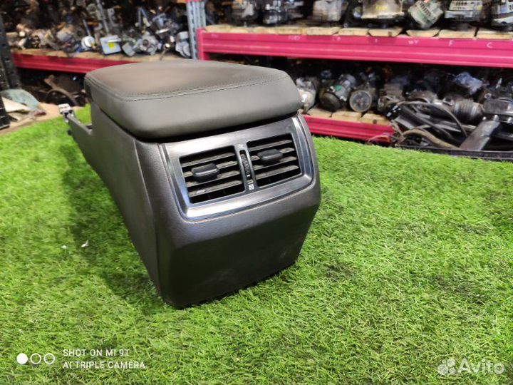 Подлокотник салонный Toyota Crown GWS204 2grfse