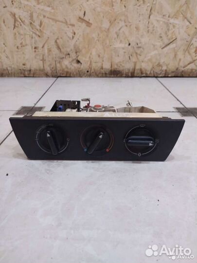 Блок управления печкой Audi 100