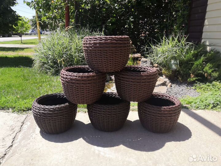 Кашпо из искусственного ротанга