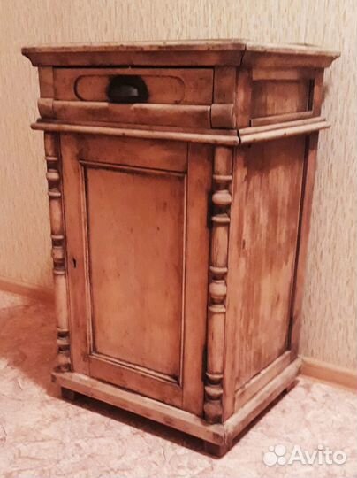 Старинная тумба