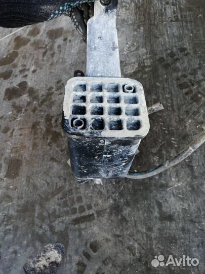 Абсорбер топливного бака Toyota Voxy AZR60G