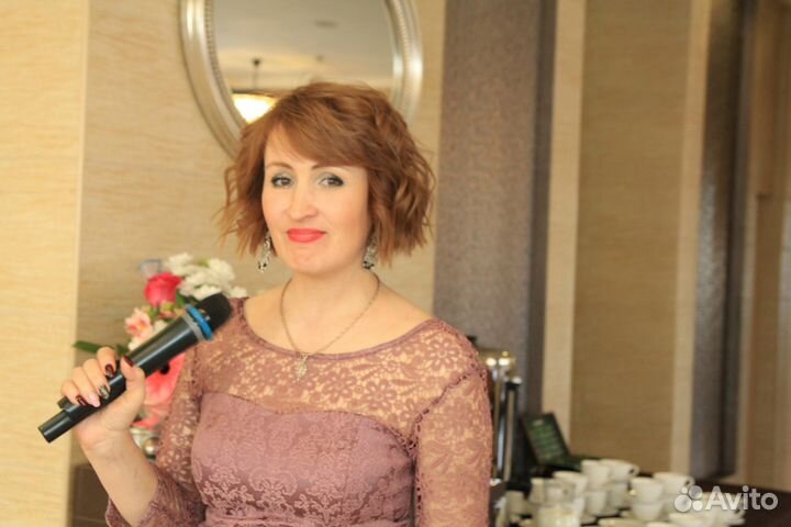 Ведущая, тамада