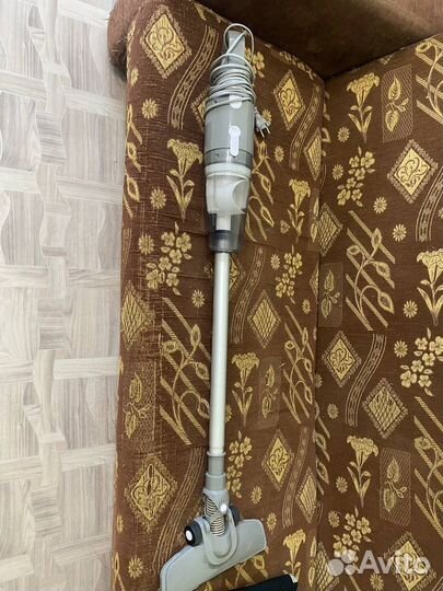 Пылесос вертикальный dexp DP-800H