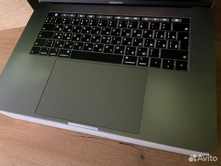 Macbook pro 15 2019 i7-2 видеокарты- 6 ядер