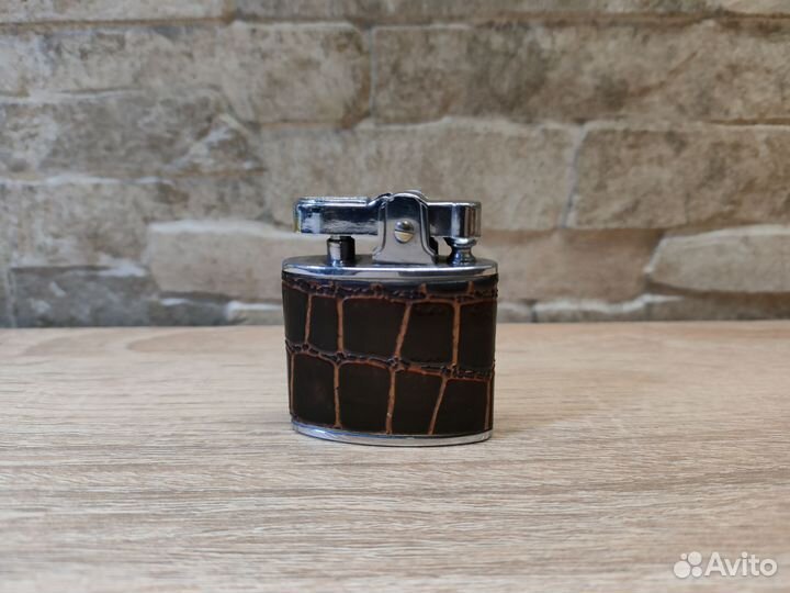 Винтажная бензиновая зажигалка Royal
