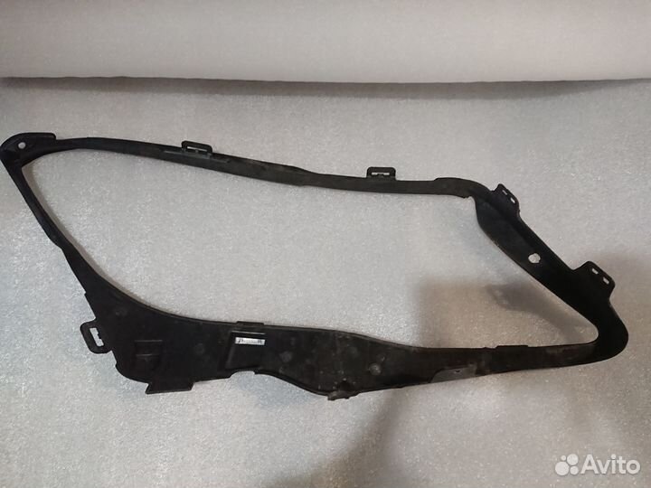 Уплотнитель левой фары мерседес GLA W156 22