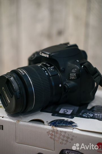 Зеркальный фотоаппарат canon 200d