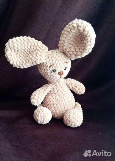 Плюшевый вязаный зайка ручной работы