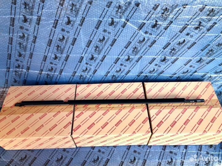 Молдинг двери задний левый Toyota Rav4 XA50