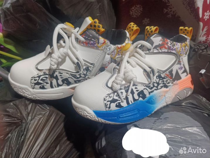 Кроссовки детские