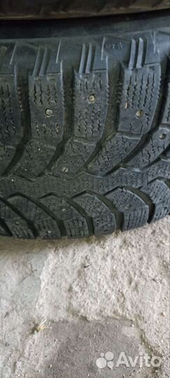 Bridgestone Blizzak Spike-01 235/55 R17 103T