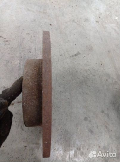 Тормозной диск передний правый Audi 100 C3 DR