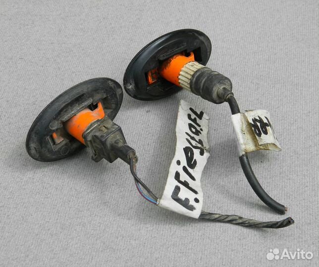 Повторитель в крыло Ford Fiesta 4