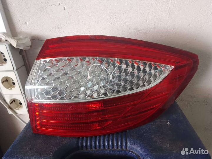 Правый задний фонарь