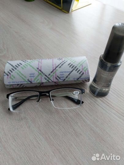 Очки, футляр, спрей для очков