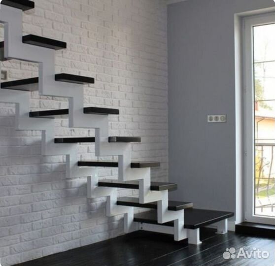 Металлические лестницы с отделкой деревом