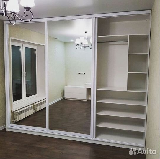 Зеркальный шкаф