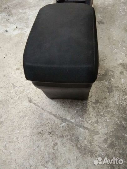 Подлокотник Митсубиси Лансер 10