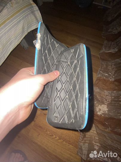 Футбольные щитки