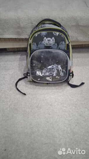 Школьная одежда и портфель за шоколадку