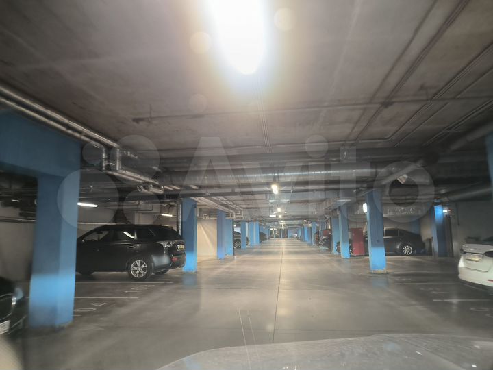 Машиноместо, > 30 м²