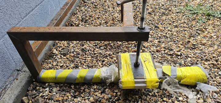 Захват для сэндвич панелей