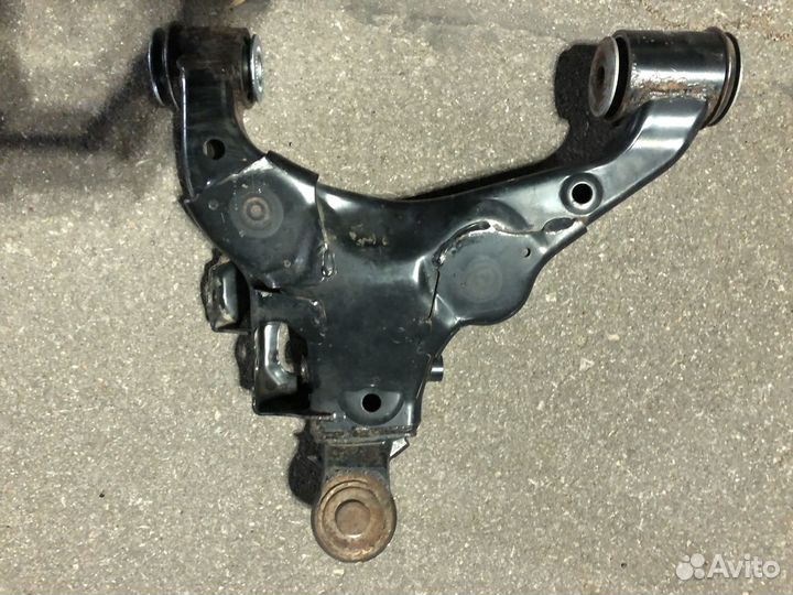 Продам рычаги передней подвески LC200