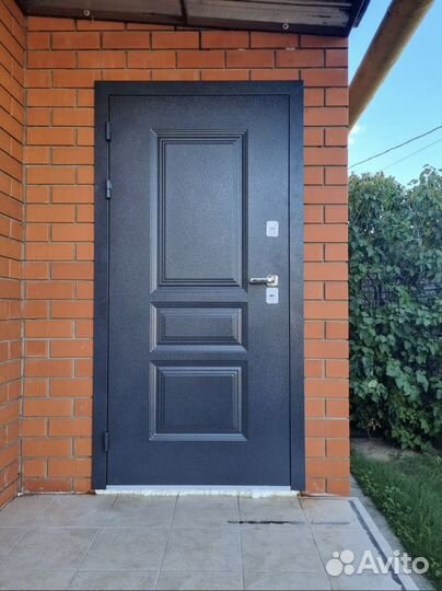 Входная стальная дверь