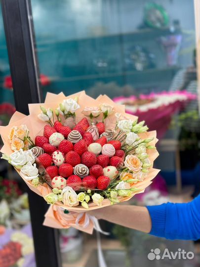 Клубника в шоколаде букет