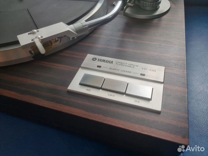 Виниловый проигрыватель Yamaha YP-D9